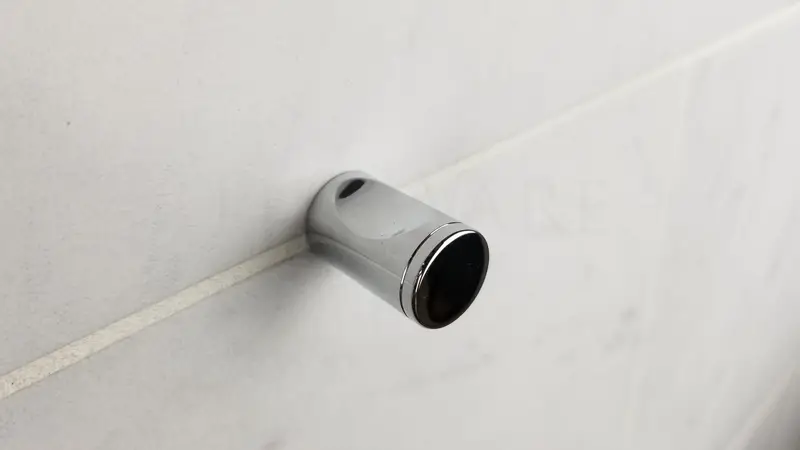TileWare - Thumb Hook Promessa Series Polished Chrome Contemporary